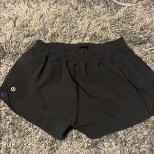 LULULEMON hotty hot shorts 2.5 inch